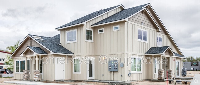 Building Photo - 835 E Wandering Ln