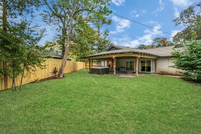 Building Photo - 909 Riverside Ct