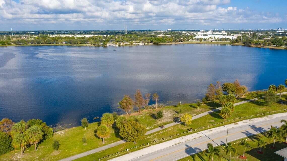 1980 Sunset Ave Unit 5, Lake Worth, FL 33461 Condo for Rent in Lake