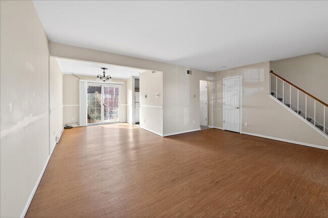 Photo - 717-717 Southfield Ct Apartment