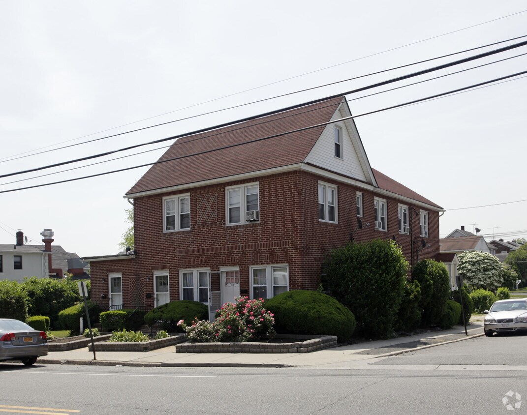 Primary Photo - 115-119 Glen Head Rd