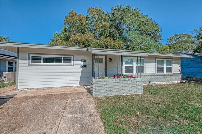 Building Photo - 5014 Viking Dr