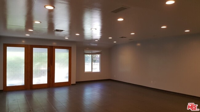 Building Photo - 15746 Magnolia Blvd