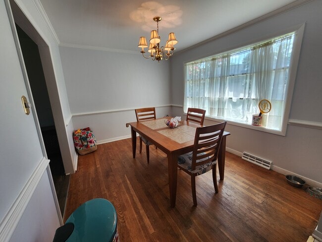 Building Photo - 8176 Surrey Ct
