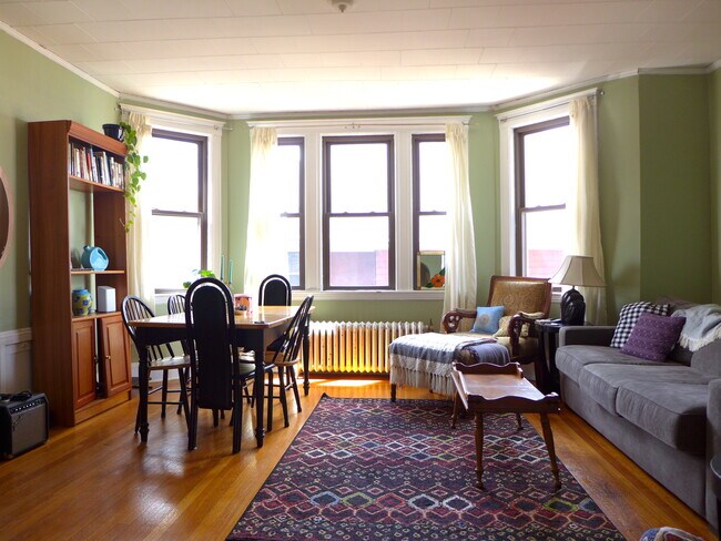 Building Photo - 15 Leamington Rd