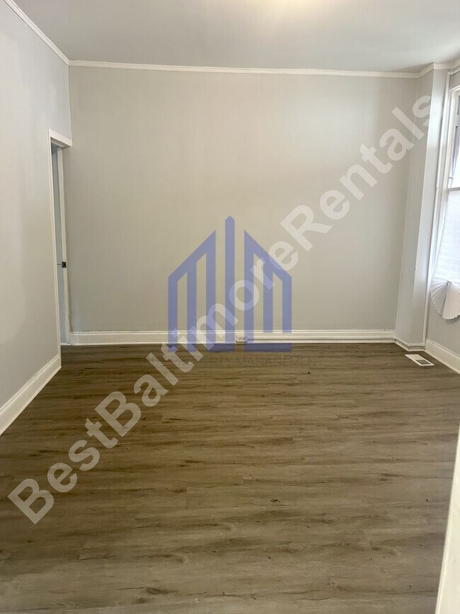 Foto del edificio - 2136 N Fulton Ave