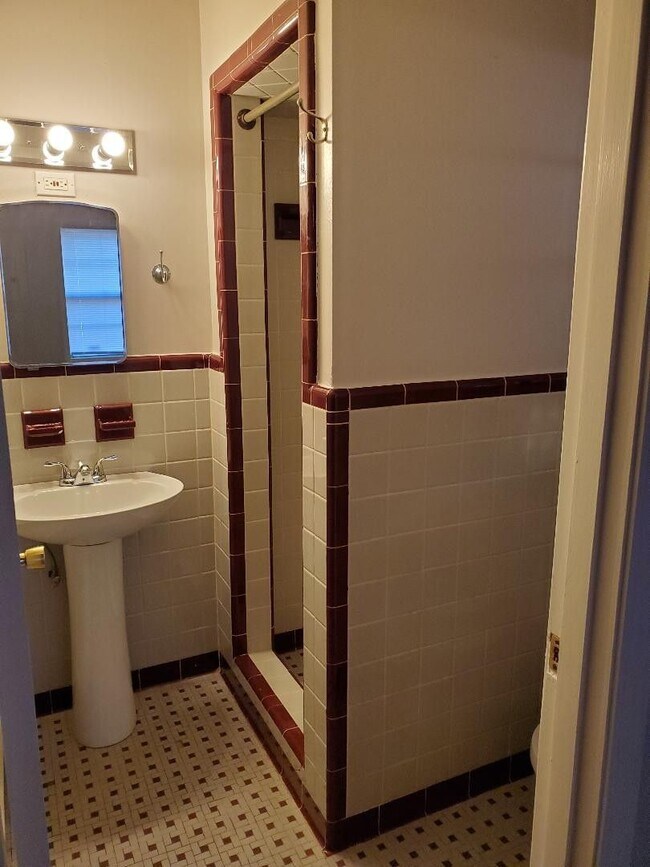 Foto del edificio - House for Lease -2505 Douglas