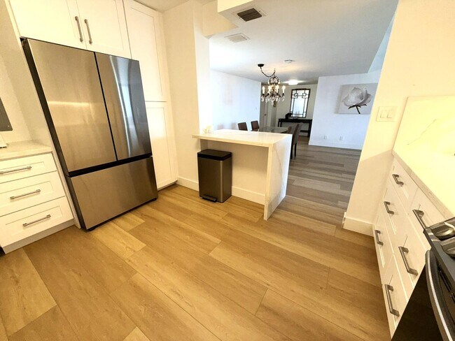 Building Photo - 2860 S Ocean Blvd