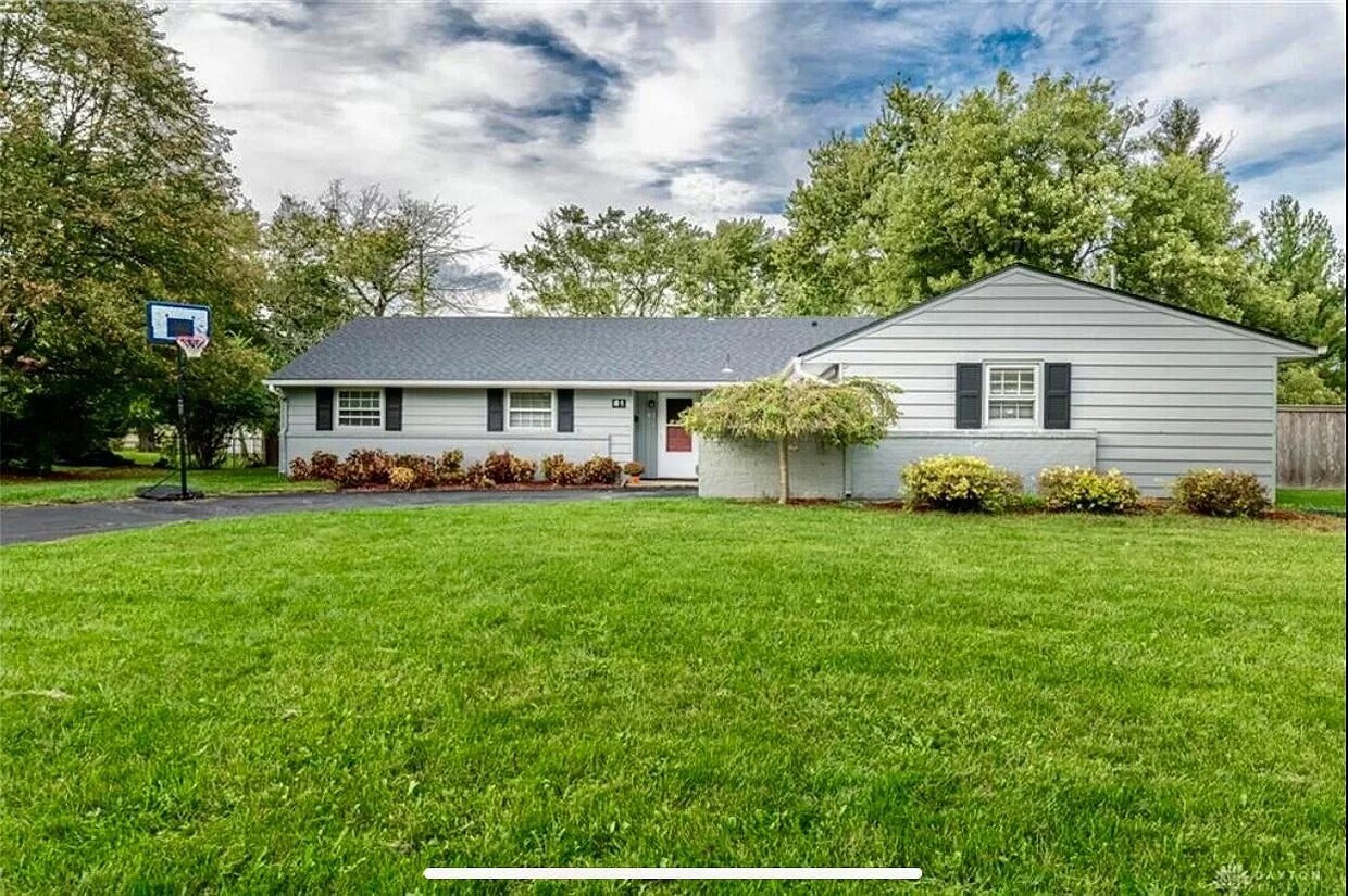 Primary Photo - 81 Carmel Ct