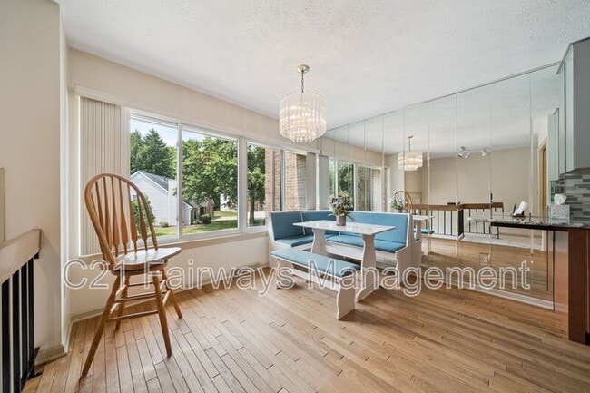 Building Photo - 804 Fairways Dr