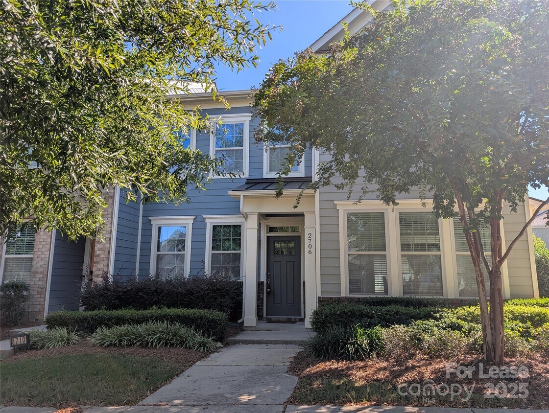 Foto principal - 2706 Tranquil Oak Pl