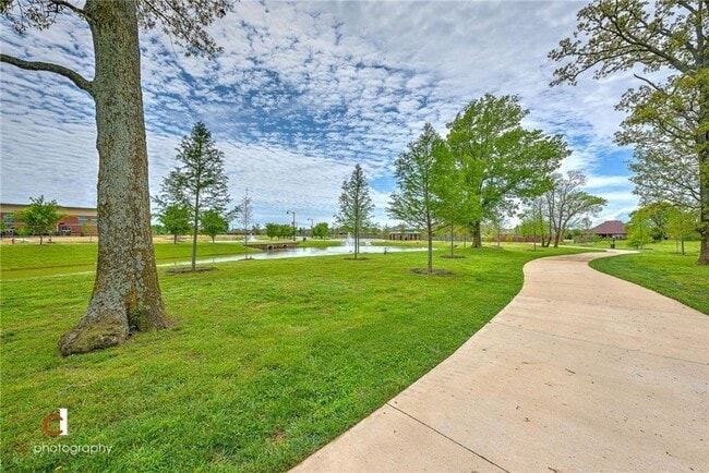 Foto del edificio - 1201 SW Willowbend Ave