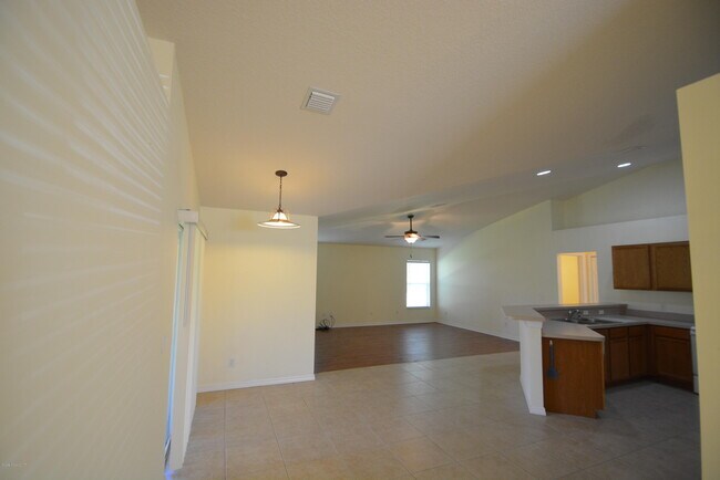 Foto del edificio - 2861 Emerson Dr SE