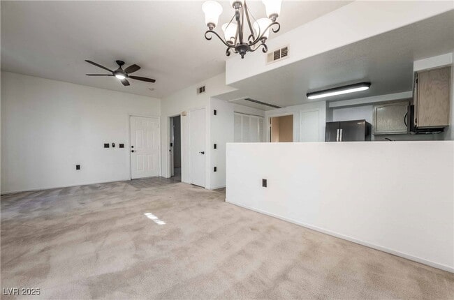 Building Photo - 3400 Cabana Dr