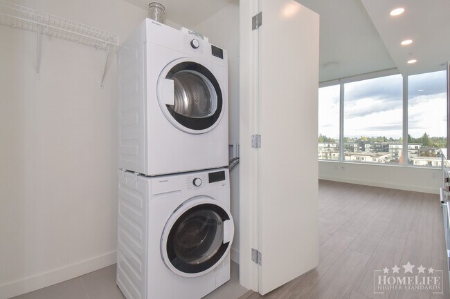 Building Photo - Modern 1 Bedroom Plus Den at The Flamingo ...