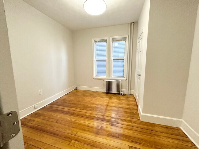 Foto del edificio - 157 E Cottage St