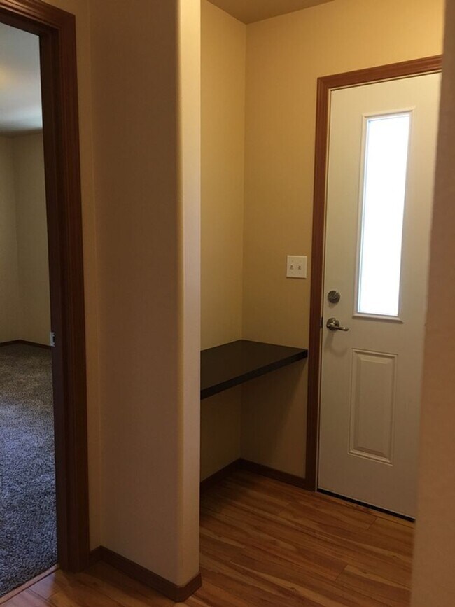 Building Photo - 1737 Stremler Dr