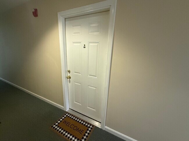 Foto del edificio - 215 Longmeadow Rd