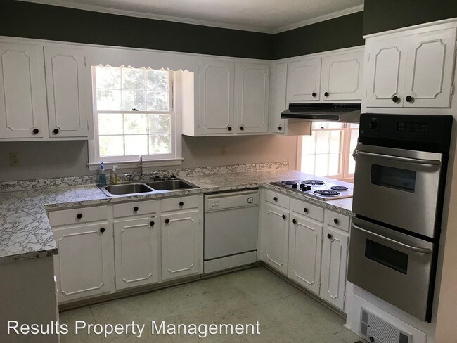Building Photo - 3 br, 2.5 bath House - 567 Fling Road
