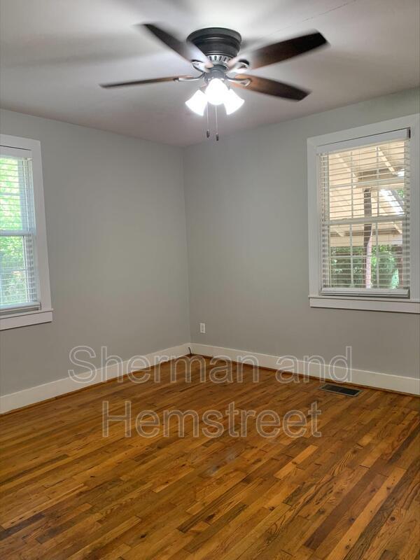 Building Photo - 1528 Heath St