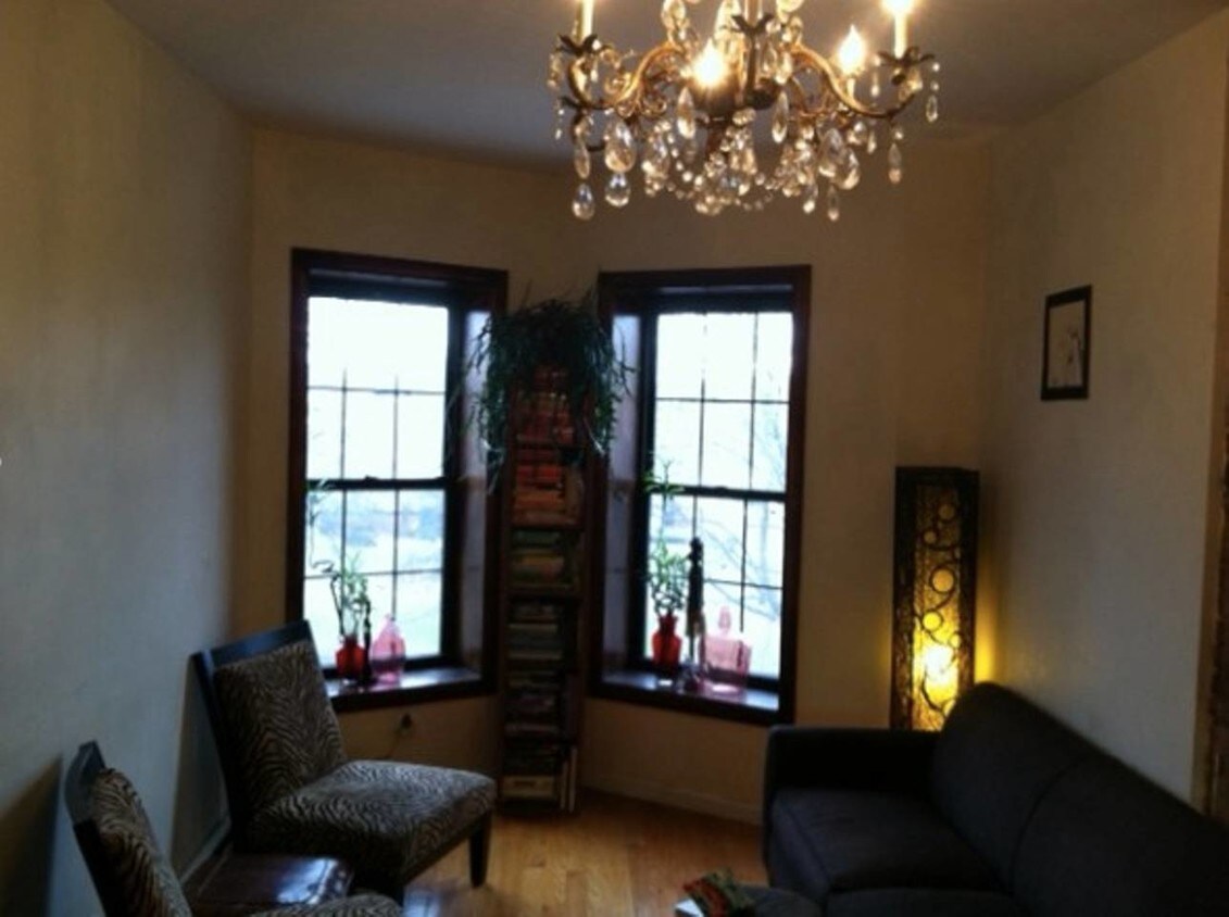 Primary Photo - 579 Greene Ave