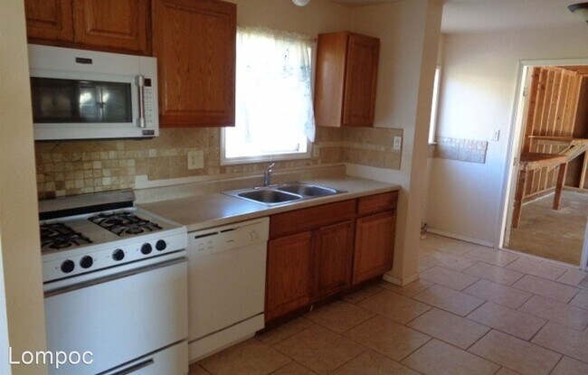 Building Photo - 4 br, 1.5 bath House - 4079 Solar Way