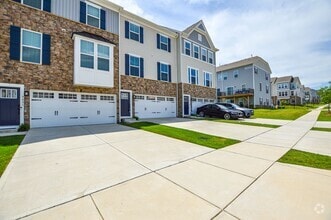 Building Photo - 9833 Oaklawn Blvd NW