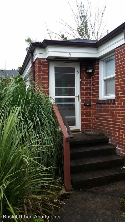 Primary Photo - 2035 SE Oak St