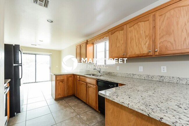 Building Photo - 3 Bedroom Pet-Friendly Home in Tucson, AZ with Main Street Renewal