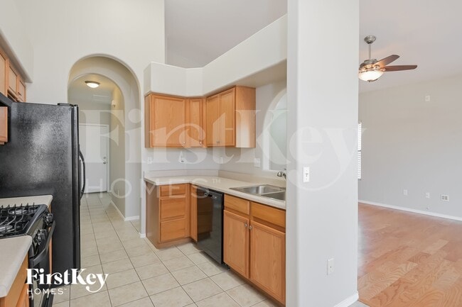 Foto del edificio - 5740 W Hayfield St