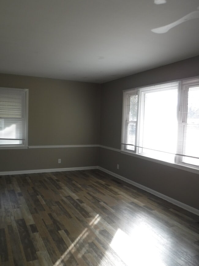 Building Photo - 3415 Doniphan Ave