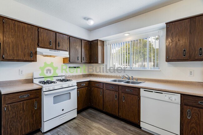 Foto del edificio - 9716 Comanche Rd NE
