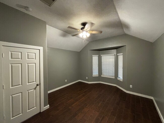Foto del edificio - 4623 Village Park Dr