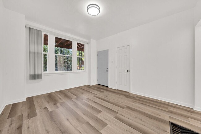 Foto del edificio - 3810 W 46th St