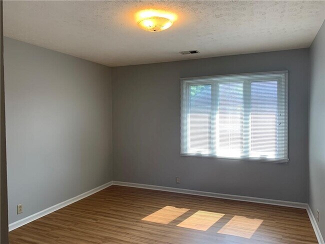 Building Photo - 1150 Canterbury Ct