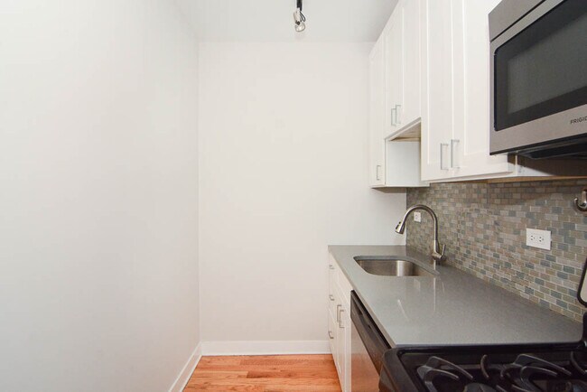 Foto del edificio - 2420 N Kedzie Blvd