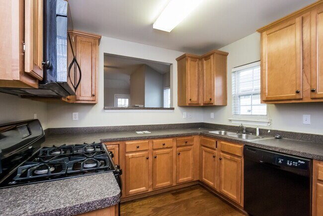 Foto del edificio - 5 Hill Crest Cir