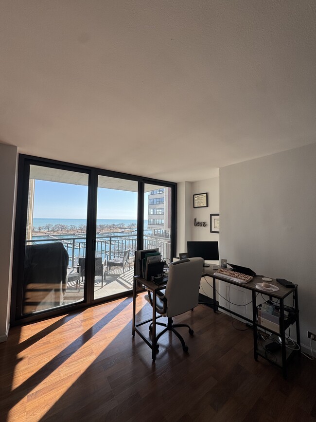 Foto del edificio - 3430 N Lake Shore Dr
