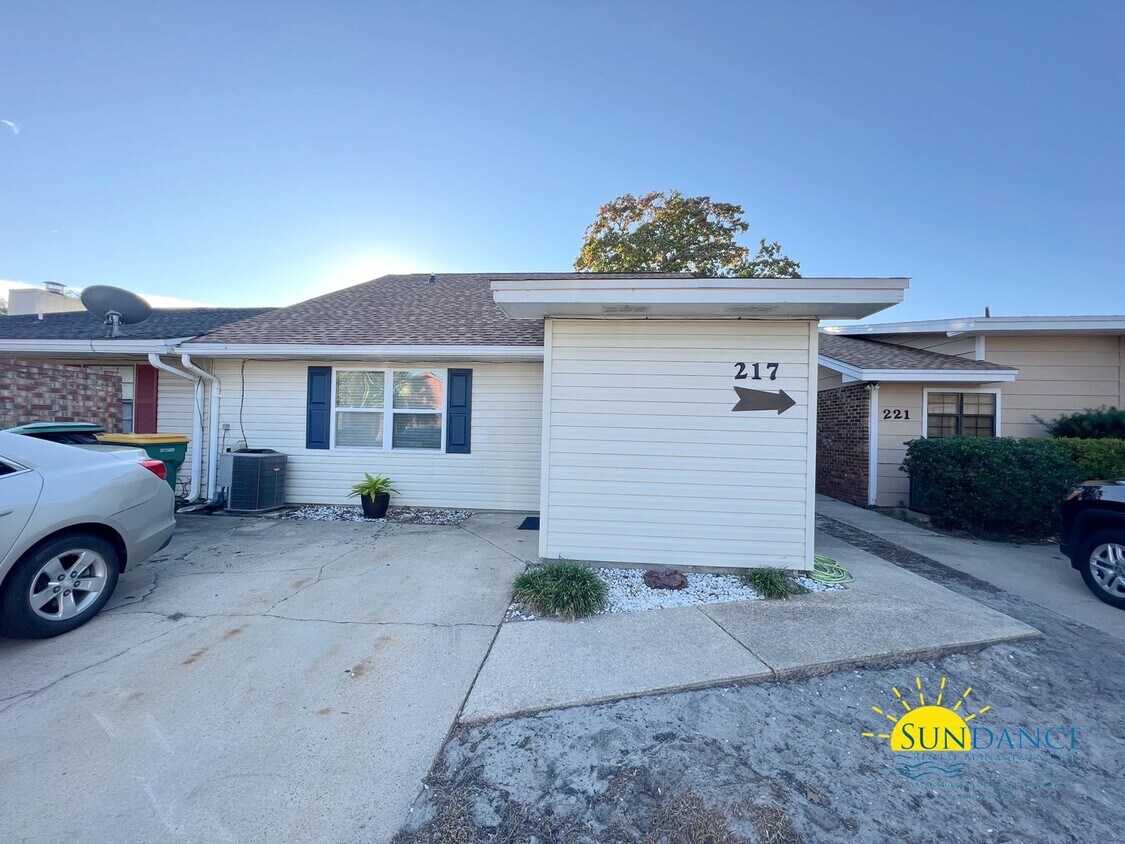 Primary Photo - Charming 2 bedroom home in Destin!