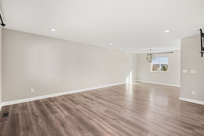 Building Photo - Spacious 3 bedroom home in the heart of Roxborough!