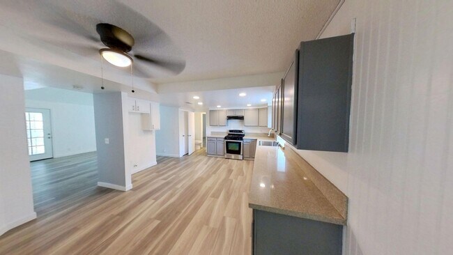 Building Photo - 4 Bedroom 2.5 Bath Home Located in Rialto!