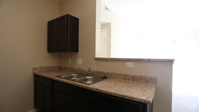 Kitchen - 1BR, 1BA - 685 SF - The Foxfire - Brook Lane Apartments