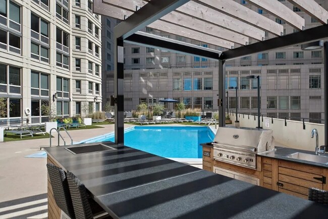 Foto del edificio - 700 N Rush St