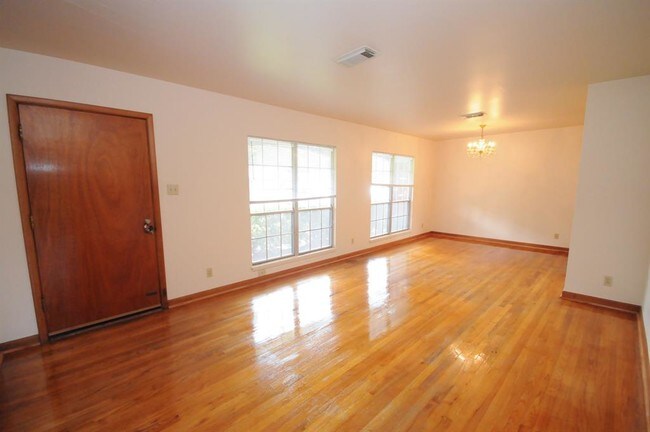 Building Photo - 4734 Kingfisher Dr
