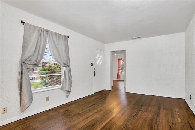 Foto del edificio - 5408 Joe Sayers Ave