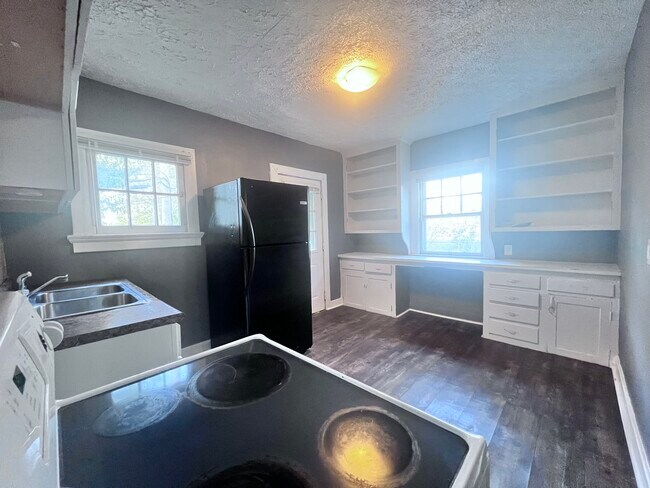 Kitchen - 1523 Wyoming St