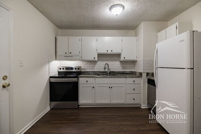 Foto del edificio - 325-327 Lexington Hts