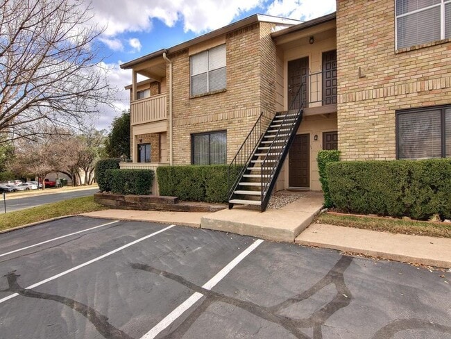 Foto del edificio - 8210 Bent Tree Rd