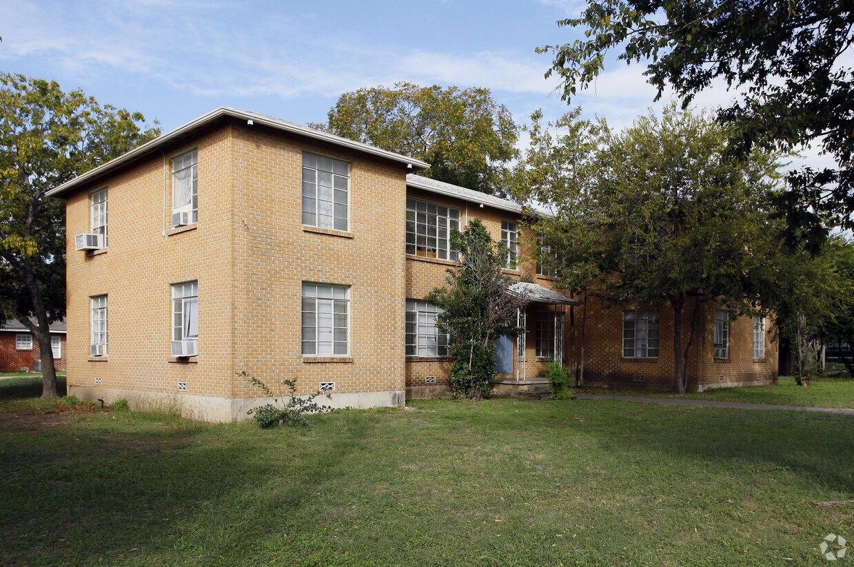 Primary Photo - 7307 Broadway St