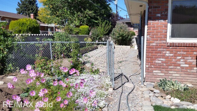 Foto del edificio - 2 br, 1 bath House - 867 Edelweiss Street
